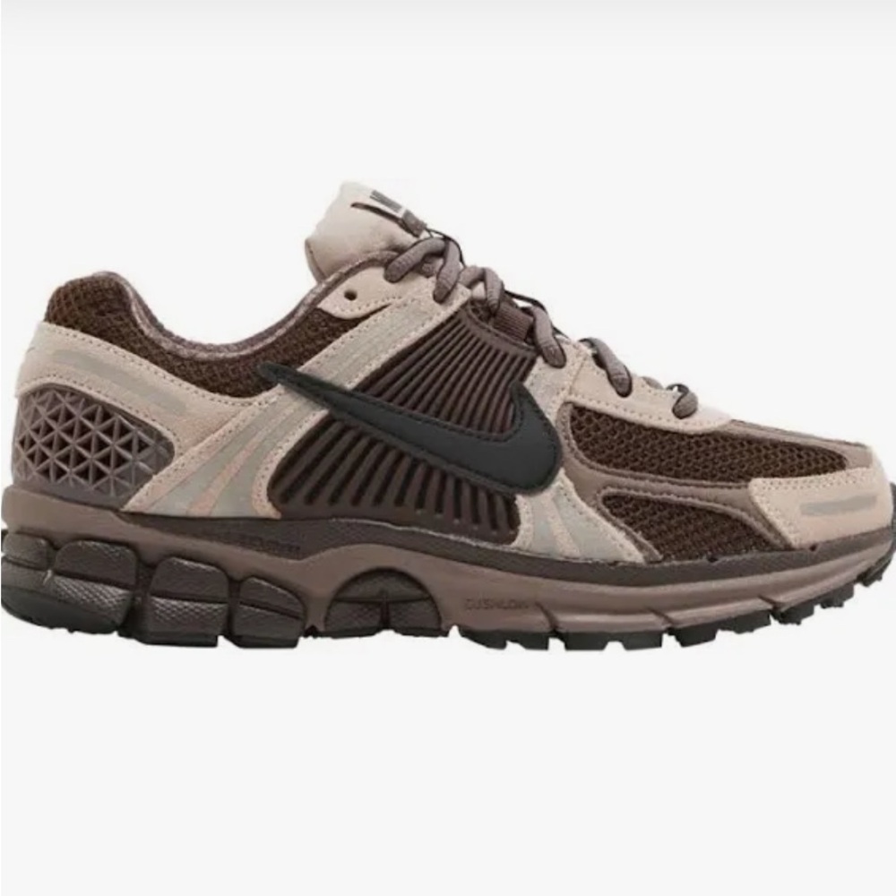 BRAND NEW Nike vomero 5 plum eclipse